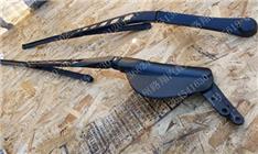 宝马523LI雨刮臂