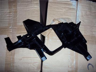 宝马750LI大灯支架