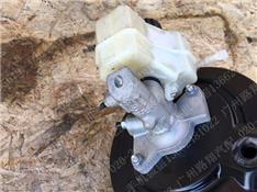 宝马X1刹车总泵
