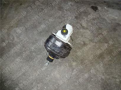 宝马120I刹车总泵