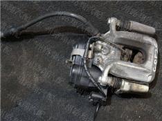 宝马X4刹车分泵