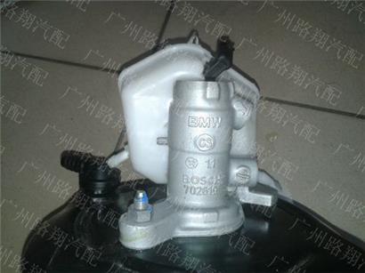 宝马218I刹车总泵