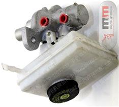 宝马X4刹车总泵