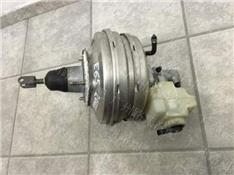 宝马730LI刹车总泵