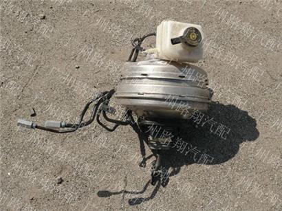 宝马528LI刹车总泵