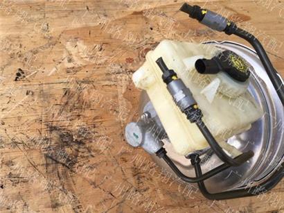 宝马750LI刹车总泵