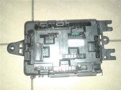 宝马120I保险丝盒