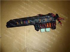 宝马630I保险丝盒