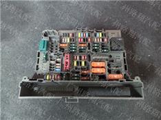 宝马X1保险丝盒