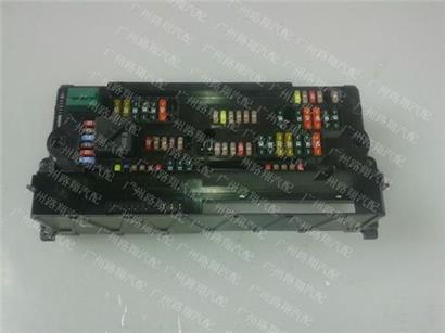 宝马650I保险丝盒