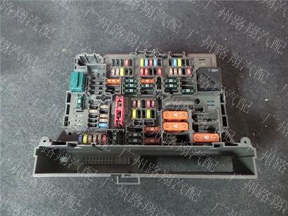 宝马X1保险丝盒