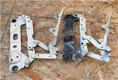 宝马520I机盖合页