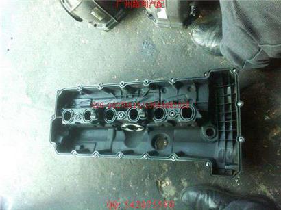 宝马328I气门室盖