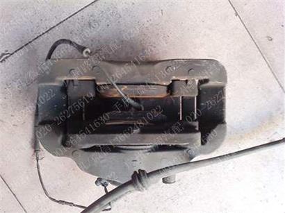 宝马630I刹车分泵