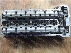 宝马740LI汽缸盖