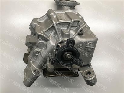 宝马750LI机油泵