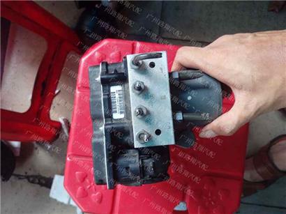 奔驰E200ABS泵-212-207