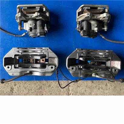 奔驰C63制动分泵