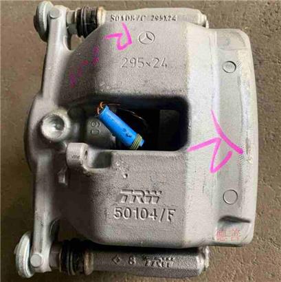 奔驰C260制动分泵