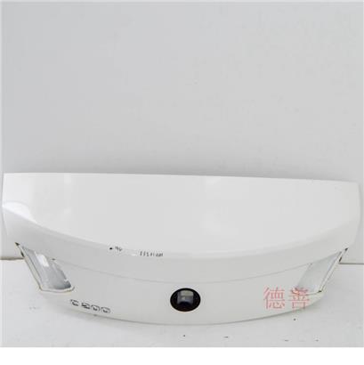 奔驰C180尾箱盖