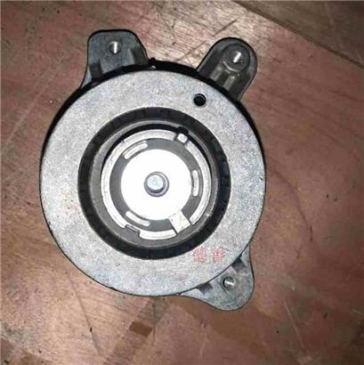 奔驰C180发动机脚胶