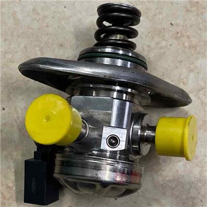 奔驰A180高压油泵