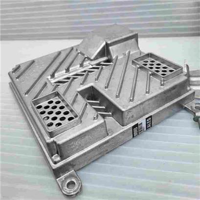 奔驰S300音响放大器