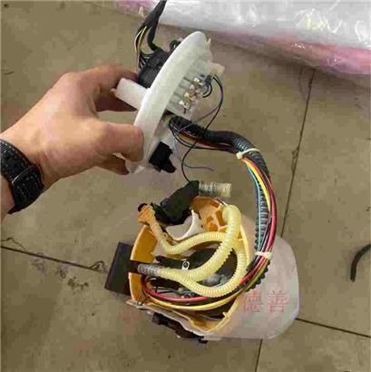 奔驰B260汽油泵-油箱