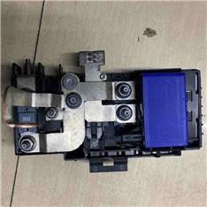 奔驰A220保险丝盒